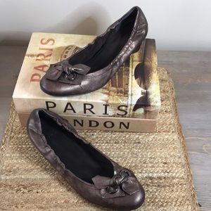 ♥️ Stuart Weitzman ♥️…Women’s 8N… Bronze Leather Ballet Heel Shoe!